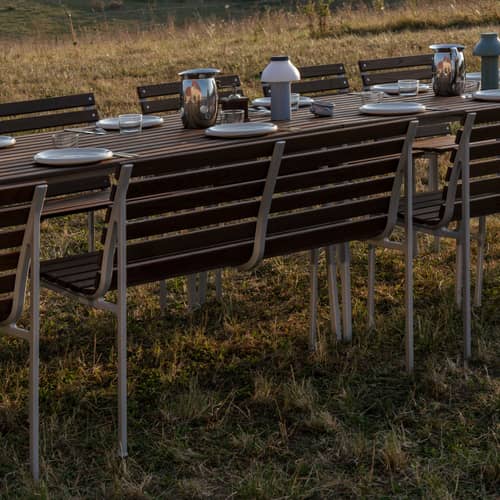 Banc avec dossier Traverse Dining bois marron / L 114 cm - Sans accoudoirs / Bouroullec - Hay - Bois marron - Aluminium, Frêne massif traité thermiquement