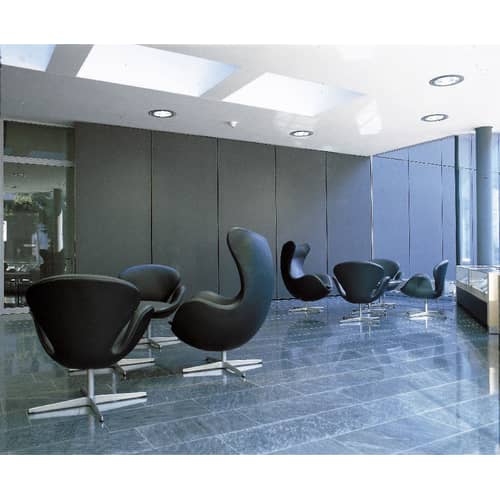 Fauteuil pivotant Egg chair  / Arne Jacobsen, 1958 - Fritz Hansen - Marron (Aura Walnut) / Pied chromé - Aluminium poli, Cuir pleine fleur, Fibre de verre, Mousse polyuréthane