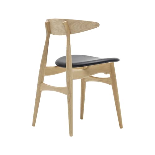 Stuhl CH33P leder holz natur / Hans J. Wegner, 1957 - Gepolsterte Ledersitzfläche - CARL HANSEN & SON - Leder schwarz (Thor 301) / Eiche geölt FSC - Furnier, Geölte Massiveiche, Leder, Schaumstoff