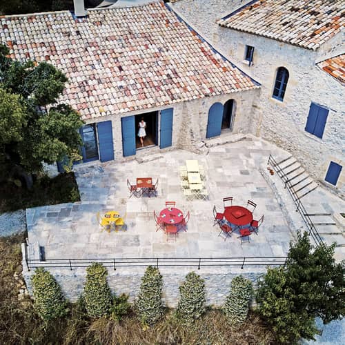 Table pliante Bistro métal beige / Ø 96 cm - 5 personnes / Trou parasol - Fermob - Beige latte - Acier laqué