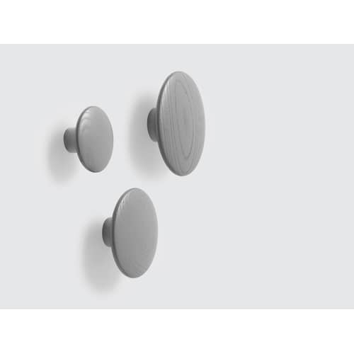 Patère The Dots Wood Small / Bois - Ø 9 cm - Muuto - Gris foncé - Frêne teinté