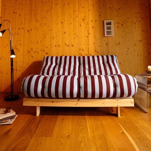 Schlafcouch Roots textil rot / L 140 cm – 3 Positionen / Struktur aus heller Kiefer - KARUP - Bordeaux gestreift / Hellblau (422) - FSC-zertifiziertes Massivholz Kiefer, Gewebe, Schaumstoff