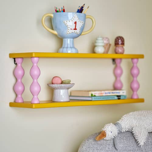 Etagère murale Bibiola bois jaune / L 60 x H 21.5 cm - Bloomingville - Jaune flashy / Rose pâle - MDF laqué