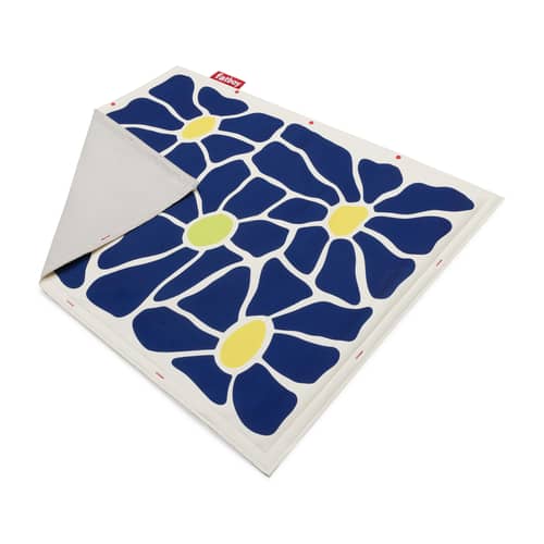 Tapis d\'extérieur Flying Carpet / 180 x 140 cm - Rembourré - Fatboy - Floral / Bleu marine & crème - Mousse, Polyester recyclé