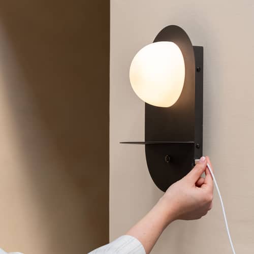 Applique con presa Tokyo metallo nero / Porta USB integrata - It\'s about Romi - Nero - Ferro, Vetro