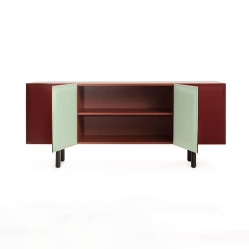 Buffet Tacito rouge / L 180 x H 77 cm - Portes en feutre - Magis - Bordeaux (intérieur portes vert clair) - Aluminium anodisé, Feutre, MDF