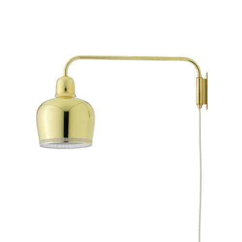Applique con presa Golden Bell A330S metallo oro / Alvar Aalto, 1937 - Braccio girevole - ARTEK - Ottone - Ottone tornito