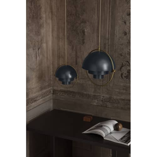Suspension Multi-Lite Small métal bleu / Ø 25 cm - Modulable & orientable / Réédition 1972 - Gubi - Bleu nuit / Cercle laiton - Métal