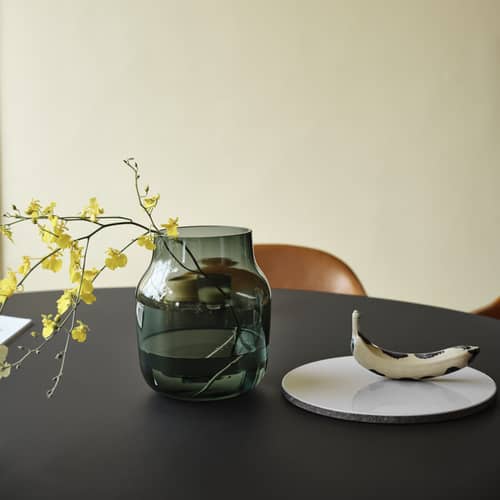 Silent Vase glass green / Ø 20 x H 23 cm - Muuto - Dark green - Mouth blown glass