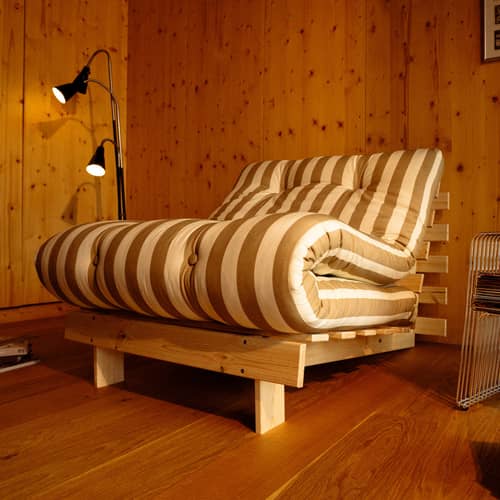 Fauteuil convertible Roots tissu rouge / Dormeuse & lit d\'appoint - 3 positions / Structure pin clair - KARUP - Rayé bordeaux / Bleu clair (422) - Mousse, Pin massif certifié FSC, Tissu
