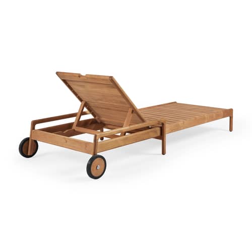 Jack Reclining deckchair on wheels natural wood - Ethnicraft - Sun lounger / Natural teak - Solid teak