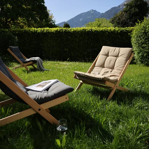 Gepolsterter Sessel Boogie Outdoor holz beige - KARUP - Beige 402 / Buchenfurnier - Dralon® Stoff, FSC-zertifiziertes, geöltes massives Buchenholz, Polyesterfaser, Schaumstoff