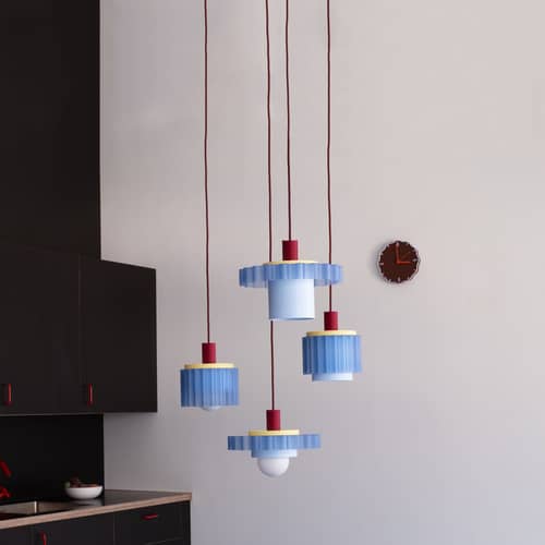 Pendelleuchte Gigi plastikmaterial bunt Nr. 1 / Ø 28 x H 21 cm – Recycelter Kunststoff, hergestellt in Frankreich - Warren & Laetitia - Capri / Kabel in Bordeauxrot, Blau, Gelb - Recycelter Kunststoff