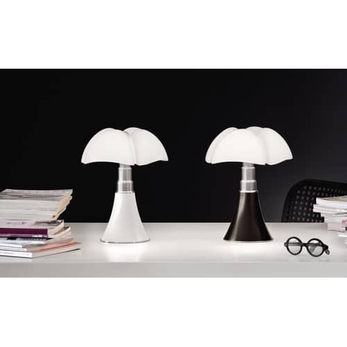 Lampe de table Pipistrello LED / H 66 à 86 cm - Gae Aulenti, 1965 - Martinelli Luce - Marron foncé - Acier galvanisé, Aluminium laqué, Méthacrylate