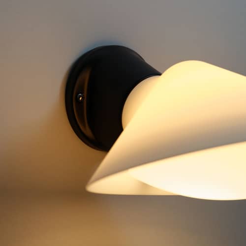 Applique Plume polycarbonate / Orientable - Avec écran-diffuseur - DCW éditions - Noir (polycarbonate) / Avec écran-diffuseur - Aluminium, Polycarbonate