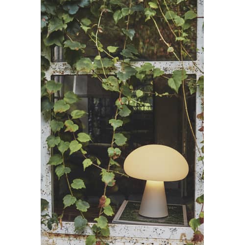 Obello LED Wireless rechargeable outdoor lamp glass white / Bill Curry, 1971 - Hand-blown glass - Gubi - Frosted Glass - Mouth blown glass