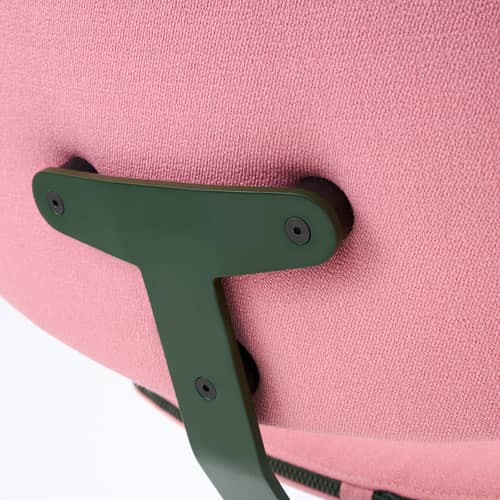 Drehsessel Arba textil rosa / Stoff - Bouroullec, 2024 - raawii - Rosa (Vidar 0622) / Sockel Dunkelgrün - Aluminium, Furnier, Kvadrat-Gewebe, Schaumstoff, Stahl