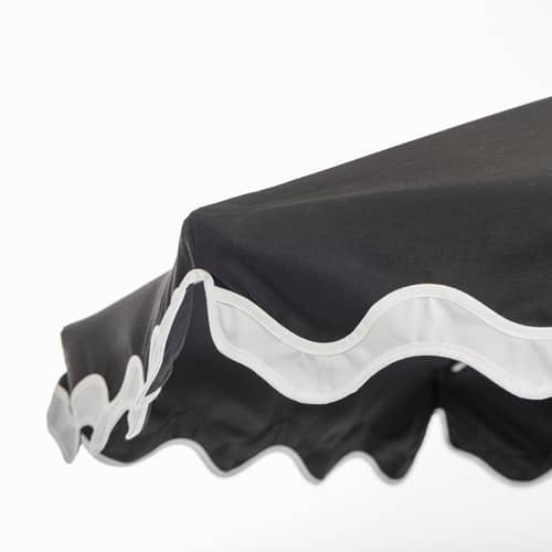 The Amalfi Riviera Parasol textile black / Ø 230 cm - BUSINESS & PLEASURE - Black / White edge - Aluminium, Fibreglass, Outdoor fabric, Reclaimed laminated wood