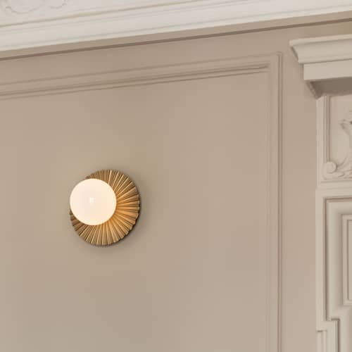 Applique salle de bains Liila Muuse Small / Plafonnier - Ø 20 cm - NUURA - Doré / Blanc opalin - Aluminium, Verre soufflé bouche
