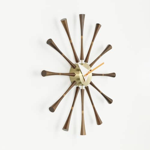 Horloge murale Spindle Clock bois naturel / By George Nelson, 1948-1960 / Ø 57 cm - Vitra - Noyer - Aluminium, Noyer massif