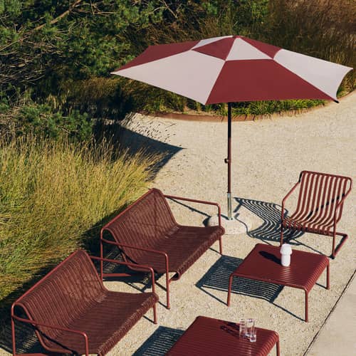 Terrazza - Hexagon Parasol textile red / Ø 300 cm - Hay - Burgundy & Off white - Acrylic cloth, Aluminium, Polypropylene, Steel