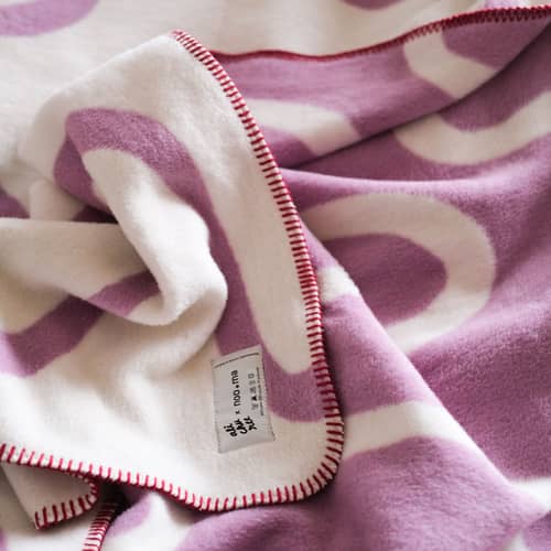 Plaid Swirl violet / 150 x 200 cm - NOO.MA - Lilas fluff - Acrylique, Coton, Polyester
