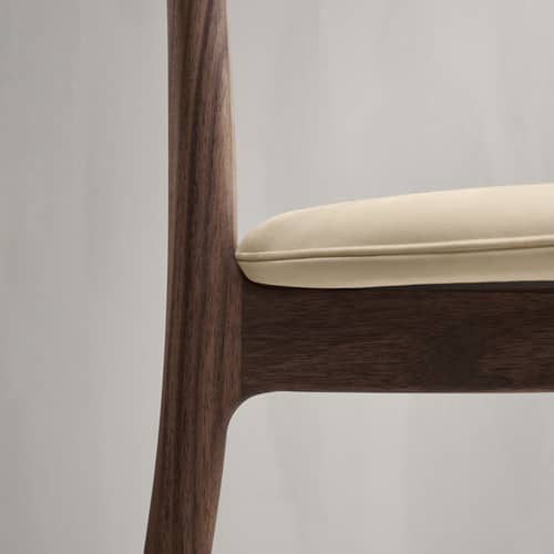 Stuhl OW58 - T-Chair holz natur / Ole Wanscher - 1958 - CARL HANSEN & SON - Nussbaum geölt / Beige-rosa (Sif 90) - Geölte massive Walnuss, Leder, Polyurethan-Schaum