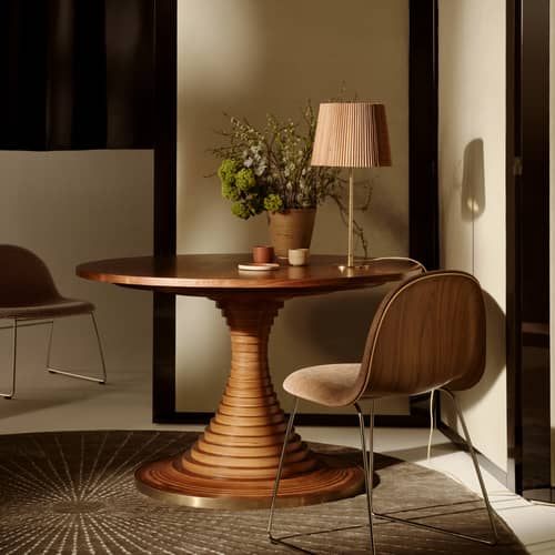 Table ronde Tavolo a Dischi bois marron / Ø 150 cm - Réédition 1963 - Gubi - Noyer - Contreplaqué de bouleau, Laiton bruni, Placage de noyer