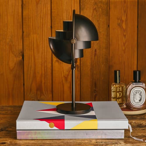 Kabellose, wiederaufladbare Außenlampe Multi-Lite metall schwarz / Louis Weisdorf, 1972 - Gubi - Schwarz / Schwarzer Sockel - Messing