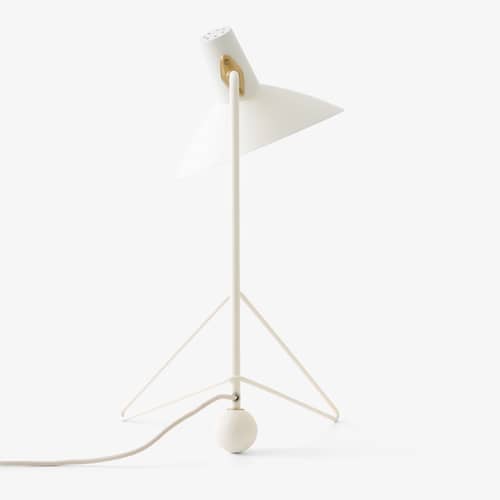 Lampe de table Tripod HM9 / Modèle de 1953 - Orientable - &tradition - Blanc mat - Acier, Aluminium, Laiton