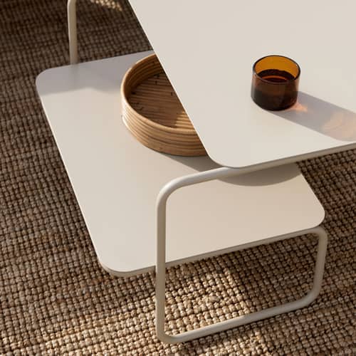 Level Coffee table metal beige / 79 x 60 x H 40 cm - Ferm Living - Cashmere beige - Powder-coated steel