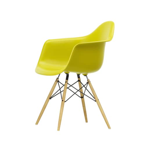 Fauteuil DAW - Eames Plastic Armchair plastique jaune / (1950) - Pieds bois clair - Vitra - Jaune moutarde / Bois clair - Érable massif, Polypropylène