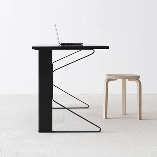 Scrivania Kaari legno nero / L 150 x P 65 cm - HPL / Bouroullec, 2015 - ARTEK - HPL Nero lucido / Quercia nera - Acciaio, Laminato HPL, Rovere massello verniciato