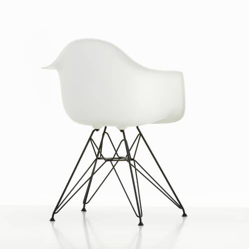 Fauteuil DAR - Eames Plastic Armchair / (1950) - Pieds noirs - Vitra - Blanc / Pied noir - Acier laqué époxy, Polypropylène