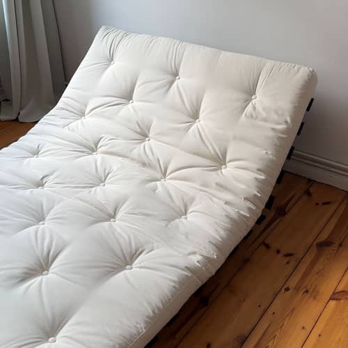 Divano convertibile Roots legno bianco / L 140 cm - 3 posizioni / Struttura nera - KARUP DESIGN - Naturale 701 / Nero - Espanso, Fibre riciclate miste, Pino massello certificato FSC laccato, Tessuto