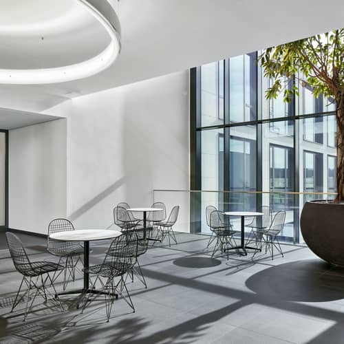 Wire Chair DKR Chair metal silver / By Charles & Ray Eames, 1951 - Vitra - Chromed (Black Furniture glides) - Chromed steel