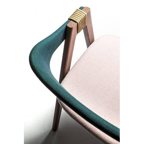 Fauteuil rembourré Mathilda tissu bleu rose vert bois naturel - Moroso - Turquoise / Rose pâle / Frêne teinté  - Mousse, Noyer massif, Tissu Kvadrat