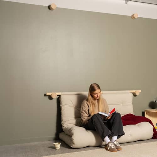 Canapé convertible Hooked / L 135 cm - Modulable 3 positions - KARUP DESIGN - Naturel 701 / Pin - Fibres recyclées mélangées, Mousse, Pin massif certifié FSC