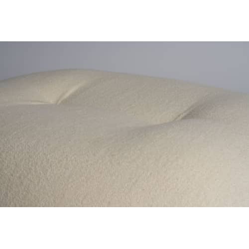 Pouf Pacha tissu blanc / Pierre Paulin - Réédition 1975 - Gubi - Blanc (Tissu Karakorum 001) / Base or - Contreplaqué, MDF peint, Mousse, Tissu bouclé