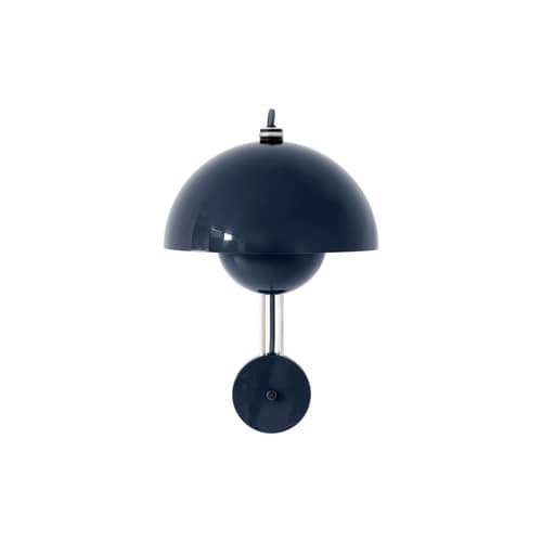 Applique avec prise Flowerpot VP8 métal bleu / Verner Panton, 1968 - &tradition - Bleu acier - Acier