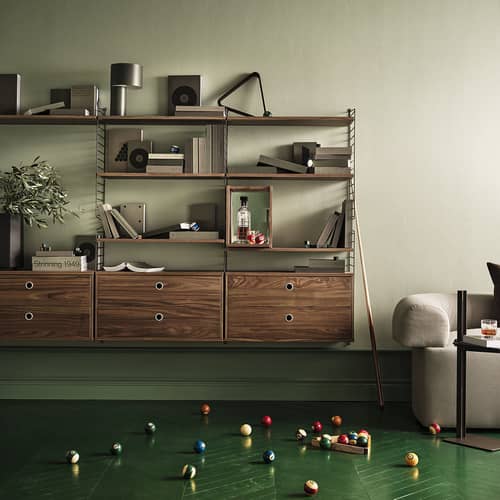 Kleiner Aufbewahrungsschrank  holz braun / Kleiderständer Tür - B 28 x T 30 x H 38 cm - String Furniture - Nussbaum - Furnierte Spanplatte, rostfreier Stahl, Spiegel-Finish