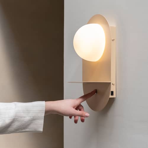 Applique con presa Tokyo metallo beige / Porta USB integrata - It\'s about Romi - Beige - Ferro, Vetro