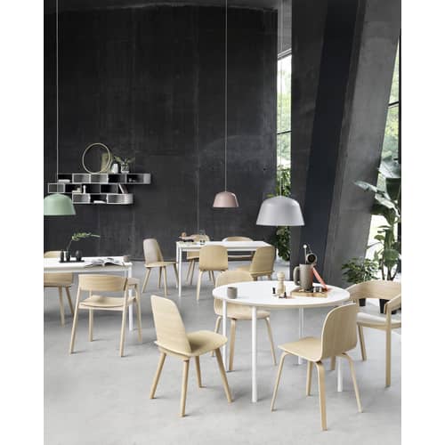 Chaise rembourrée Visu tissu gris - Muuto - Structure grise / Tissu gris clair - Bois peint, Tissu Kvadrat