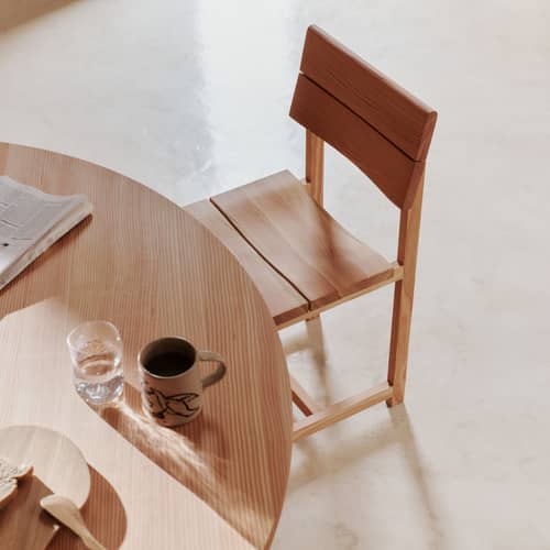 Aukko Round table natural wood / Ø 140 cm - Ferm Living - Douglas Fir Fir-tree - Douglas fir veneer, Oiled solid Douglas fir