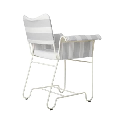 Fauteuil rembourré Tropique tissu gris / Sans franges - Matégot, réédition 50\' - Gubi - Rayé gris bleuté / Pied blanc - Acier inoxydable, Mousse, Tissu