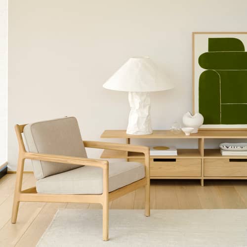Fauteuil rembourré Jack Indoor tissu beige - Ethnicraft - Tissu ivoire / Chêne naturel - Chêne massif, Mousse HR, Tissu
