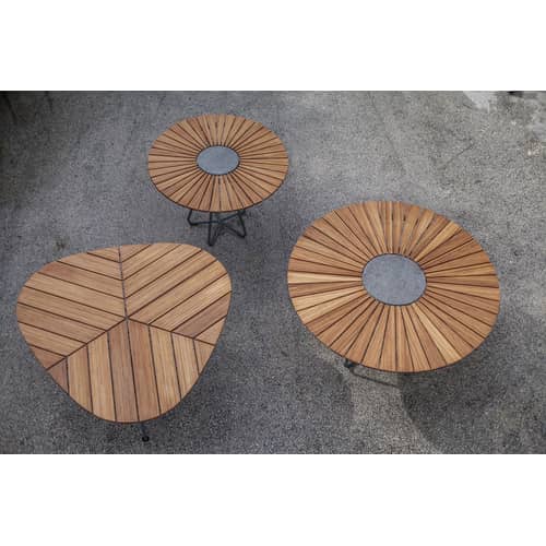 Table ronde Leaf gris bois naturel / Bambou - Triangulaire - 146 x 146 x 146 cm - Houe - Bambou / Piètement gris - Bambou, Métal laqué époxy