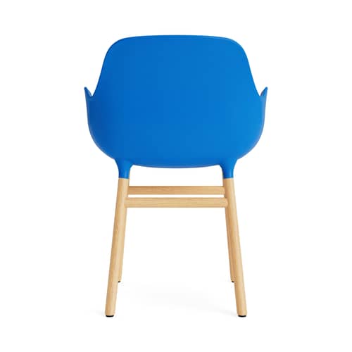 Fauteuil Form plastique bleu / Pieds chêne - Normann Copenhagen - Bleu éclatant / chêne - Chêne massif, Polypropylène