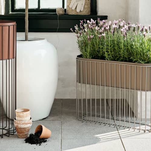 Set de 2 jardinières sur pied Fenja métal beige / L 72 x H 80 cm - BROSTE COPENHAGEN - Taupe - Fer laqué mat