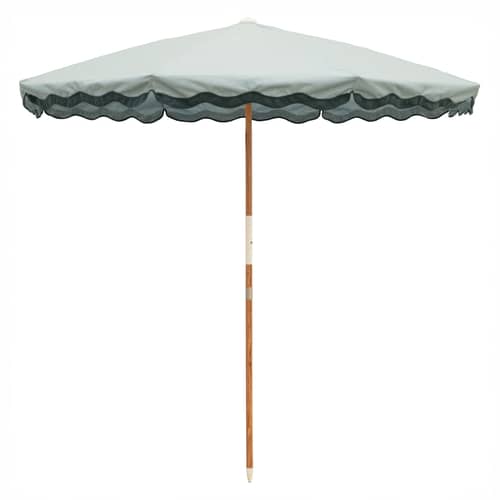 Sonnenschirm The Amalfi Riviera textil grün / Ø 230 cm - BUSINESS & PLEASURE - Blassgrün / Dunkelgrüner Rand - Aluminium, Glasfaser, Outdoor-Gewebe, Recyceltes Holz